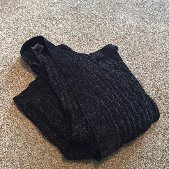 🎄BLACK SWEATER 🎄 - Picture 4 of 4